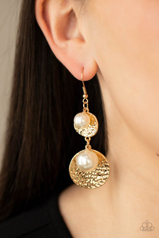 Pearl Dive - Gold and pearl earrings Paparazzi