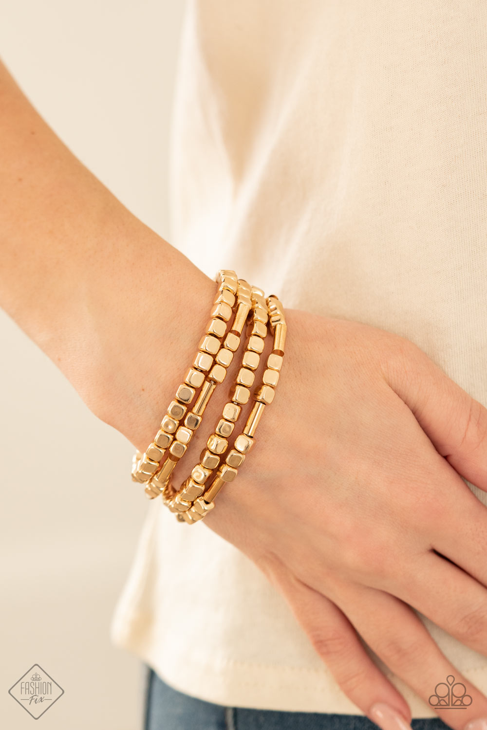 Metro Materials - Gold bracelet Paparazzi